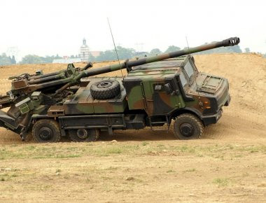 Το γαλλικό Α/Κ πυροβόλο CAESAR σφυροκοπεί την ISIS